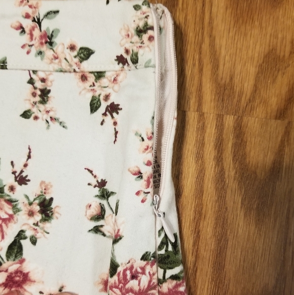 💗Floral mini skirt! - Picture 5 of 8